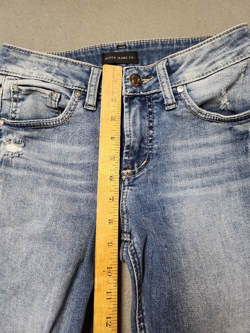 SILVER Avery Slim Crop jeans size 26 Distressed. - Picture 11 of 11